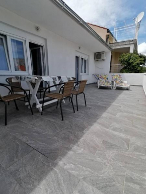 Rose 3, Baska